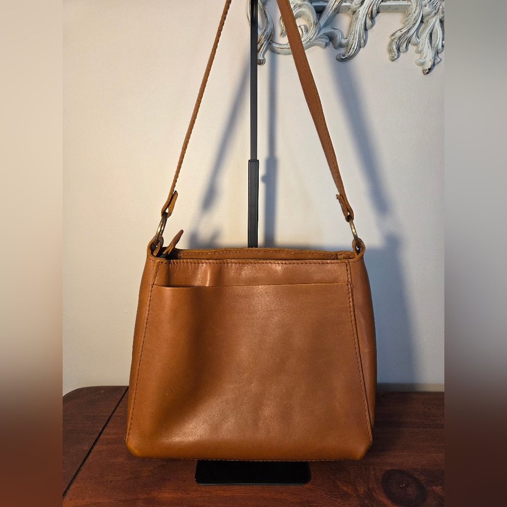 Portland Leather Tan Shoulder Bag - Picture 2 of 16
